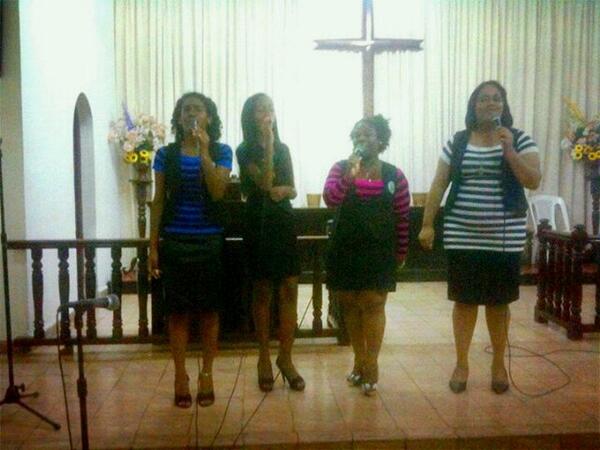 BerakaBendicion's tweet photo. Semana De Damas y Caballeros "Rompiendo Las Limitaciones" @TheLary25 @Luzdmedianoche@OeEs04  @jennyBeraka http://t.co/mOLJiK4Hug