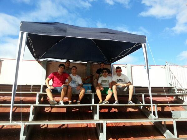 SergioMaBal's tweet photo. Sombrica!! @ccasstroo @vbsaenz89 @eduph89 @jonathantorre43 #Sergito http://t.co/ummJqt16PT