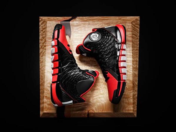 adidasHoops's tweet photo. QUESTION OF THE DAY: What is your favorite detail on the #Rose773 II? http://t.co/iQgNh34Waq