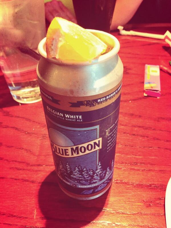 slschwartz8's tweet photo. @redrobinburgers first time trying the can cocktail! Mmmmm http://t.co/1kuSVonSRf