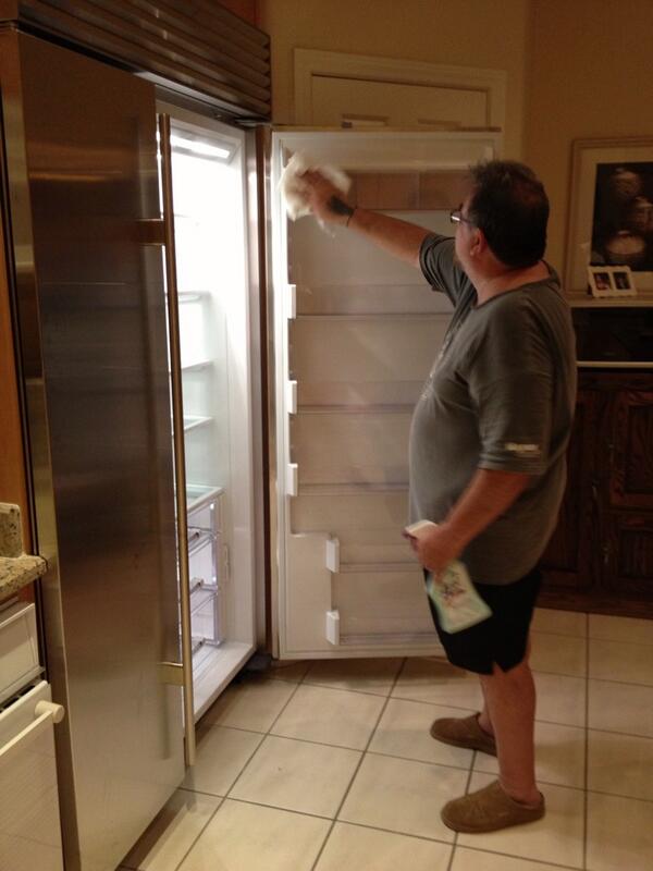 bebright2day's tweet image. A man and his refrigerator. @focusritetech #onlyonemonth