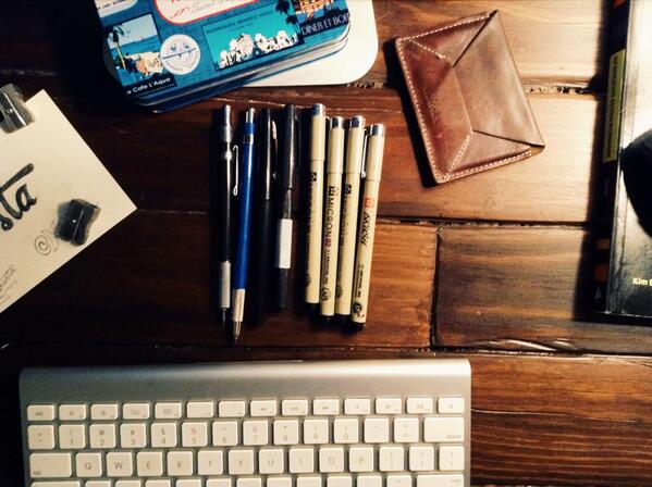 _JesusCardenas's tweet image. Putting kids to bed for tonight.  #pens #draftingpens #ledholder #drawingtools