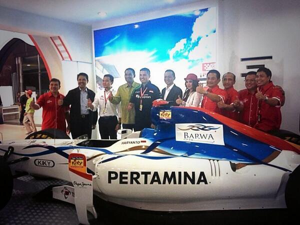 kabar_otomotif's tweet image. Hai, sobat. :) “@qtinksatriani: maen ke booth pertamina ada Rifat Sungkar &amp;amp; Team #PertaminaFastron #MenjadiLebihBaik http://t.co/CqOyxsrGm9”