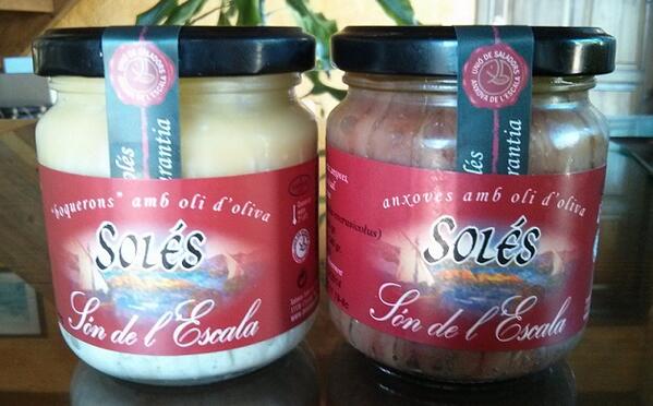 AnxovesS's tweet photo. Sabies que l'anxova i el boqueró són el mateix peix? Canvia l'elaboració, i així obtenim dos productes tan diferents! http://t.co/8w7ja68PRg