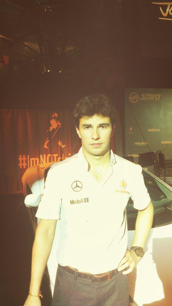 esquiresg's tweet image. On behalf of @johnniewalkersg, (@schecoperez) wants you to be a #responsible #drinker.#ImNOTdriving.