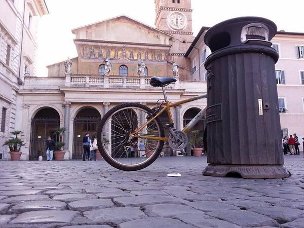 Roma_Capitale's tweet photo. "@TrastevereRM: Un regalo per voi... Piazza #Santa #Maria... in #trastevere #bike #bici @ignaziomarino http://t.co/Mc4i8GazHA"