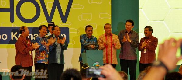 chevroletlovers's tweet photo. #IIMS2013 Resmi di Buka  
Liputan Eksklusif klik >>  http://t.co/mFFlHhrjyK #BeritaIIMS2013 http://t.co/GpGFh1QCIm