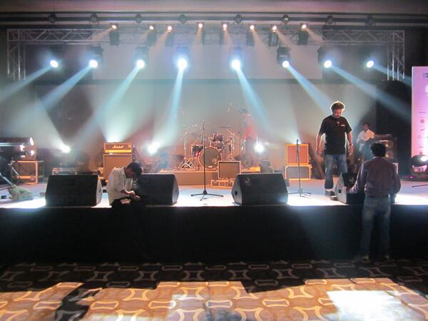 SHRMindia's tweet image. Setting up the stage for the Rock band performance by Contraband #SHRMI13
