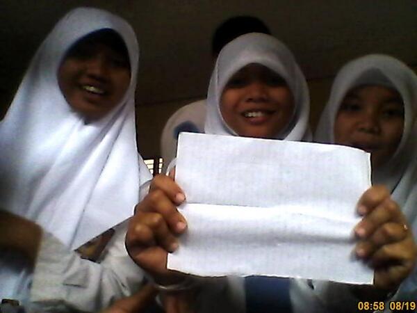 ininghandayani's tweet photo. ngeksis bareng "ƪ(˘⌣˘)┐"ƪ(˘⌣˘)ʃ" ┌(˘⌣˘)ʃ" @laili_icil @HestyMahanani http://t.co/FlgNi6ZCst