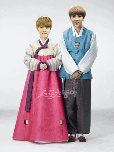 Sehun and Luhan wearing hanbok. http://t.co/NJUdlJ3bmZ