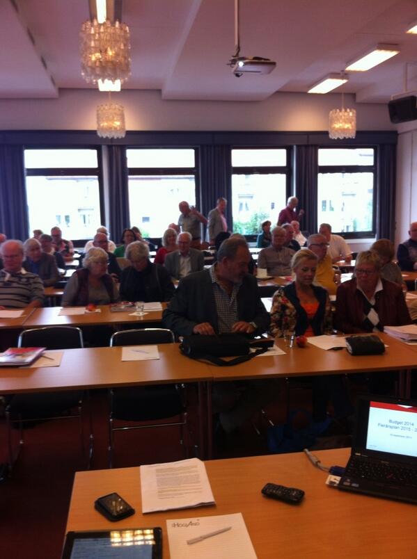 Hytting's tweet photo. Budgetinternat på Högland för vår majoritet @LandstingetJkpg http://t.co/iyhYwQOOKO