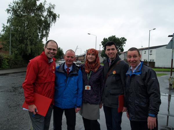 Malcolm4Linn's tweet photo. Thanks to @richardtullett, Labour Councillor in Cambuslang for joining Team Labour &amp; @John4Govan in Govan today. http://t.co/jHaIwCLX0o