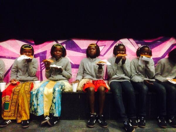 WatotoScan's tweet image. Alle liker pizza!