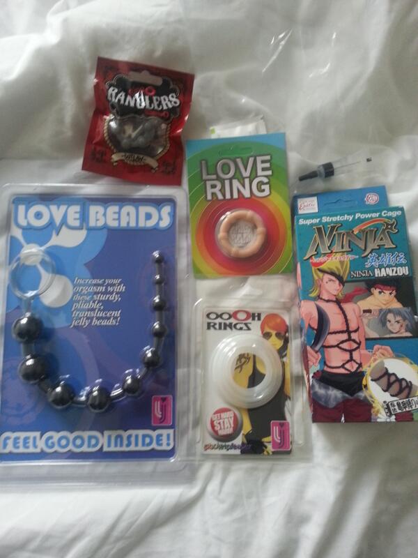 KitWildeXXX's tweet photo. Just came home to my lovely @gayboyztoyz order :) guess what I'm doing tonight :) http://t.co/DRFBAaw4ve