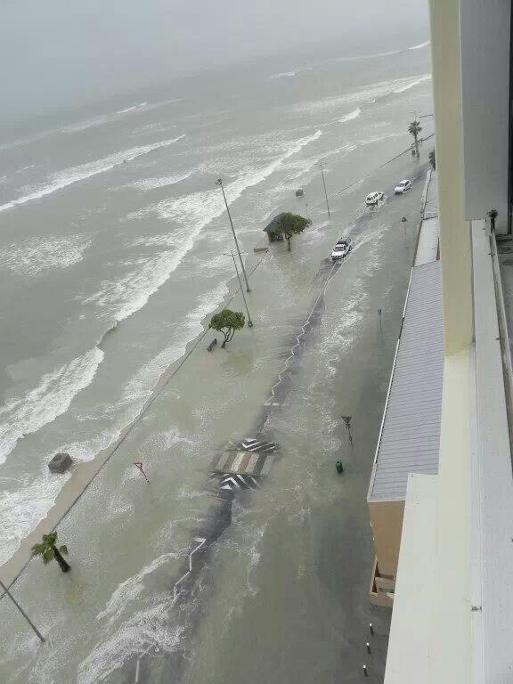 Shit!!! Kyk hoe lyk kus weg in di Strand!!!