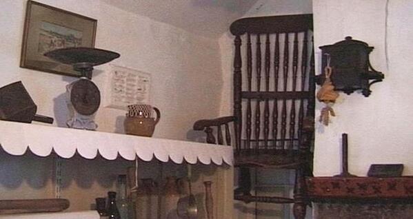 #CLUBSKY | "Busby's Chair" Kursi Kutukan! Duduk disini bakal Terbunuh, selengkapnya lo klik misteri.lintas.me/article/suarag…