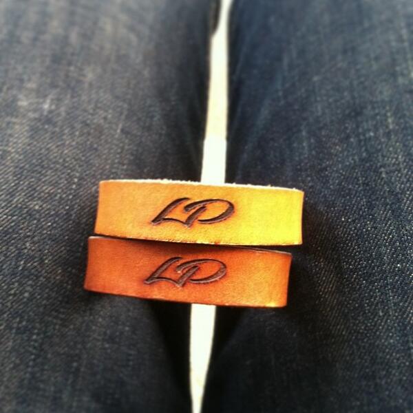 leather_project's tweet image. Plain bracelet evolution 3 weeks usage #leatherproject #leathergoods #leather #bandung #indonesia