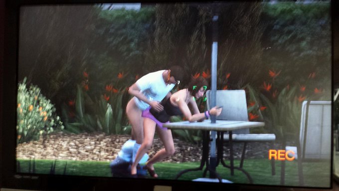Lol why am I recording a sex tape in #GTA5 ? #wormhole http://t.co/Zlg2GkBMPw