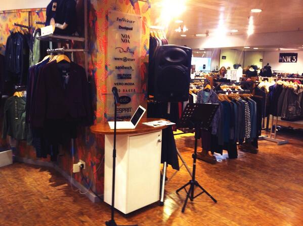 tommywinnuk's tweet image. Set up and all ready to sing @JarroldsNorwich promotional evening  tonight. I'm on the 1st floor, come and say hi!