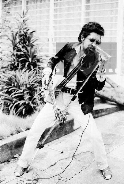 FotosDaHistoria's tweet image. Raul Seixas como Elvis Presley.