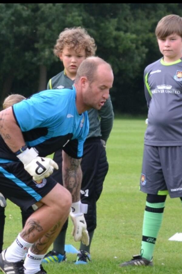 Pro1goalkeeping's tweet photo. Date for half term goalkeeping training day will be released shortly#halfterm#training@#goalkeeping#academy#sport http://t.co/An2CeDjtWo