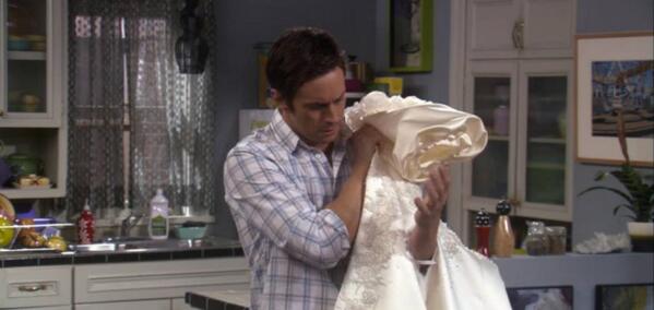 RulesTV's tweet image. Have you seen my dress? #CatsandDogs #RulesOfEngagement