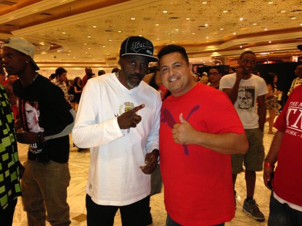 Mayitohanso's tweet photo. Roger Mayweather and me at Vegas http://t.co/buGGT2njrn