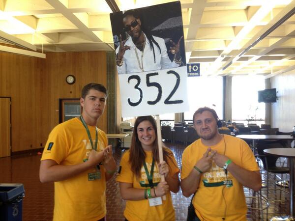 naaabz's tweet photo. Straight THUGGING with 352chains #tru#WOW2013#cpwow2013 #bestleaders#goodday3 http://t.co/wy9BmAsEE2