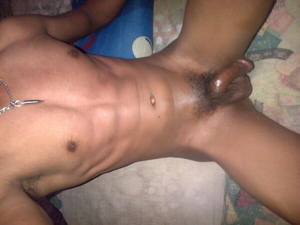 egyniez's tweet photo. Nyantai d kamar sndri...:( http://t.co/5An2q30W2S