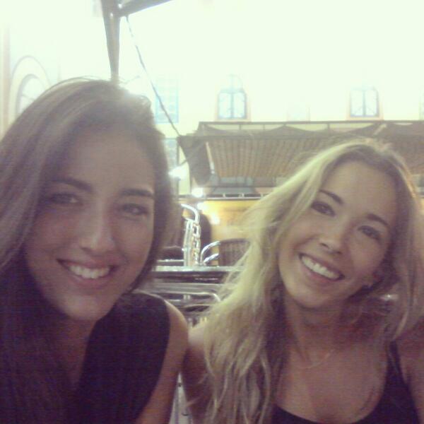 isavazquez7's tweet photo. Singles night!!!! Empezamos temprano, la noche es joven!! @pilarpf90 http://t.co/kzTgn69Zwz