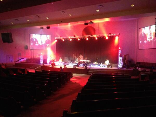 trentbratton's tweet photo. Getting ready for sound check @pcdguys @The_POTC http://t.co/f919kZsUDp