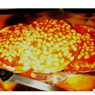 Makinghistory17's tweet image. Who else Loves Baked Beans On #ChicagoPizza??  #TryIt #ConvertNOW