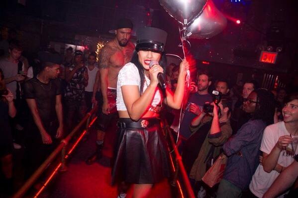Boomer_Banks's tweet photo. #devilsdontfly #butyouareanangel @NataliaKills u are a dream still stay listening to #trouble on my flight http://t.co/38xRkTpKYy