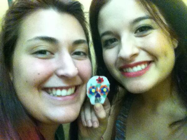 BarbaraBr3's tweet photo. Buena tarde de manualidades con Lolita, Pixie, Pichi y Henar #loveuflower #calaveramexicana http://t.co/41uRroplOz