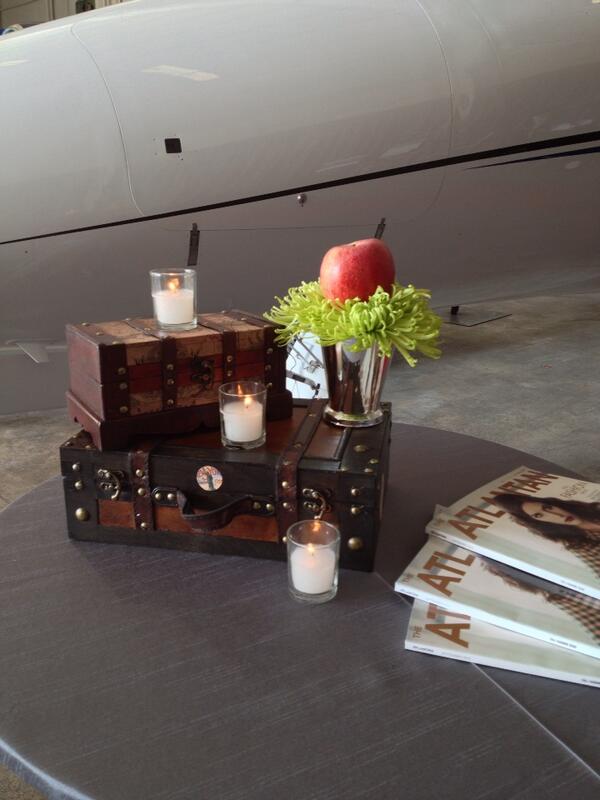 Julieluvsbrides's tweet photo. This table was for NYC (the Big Apple)! http://t.co/IieFiyqJjg