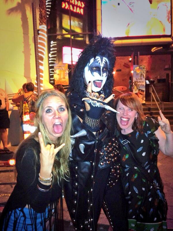 trekamerica's tweet photo. Just give me a #kiss #lasvegas #nevergetsold #realorfake #tongues  #TL_Abby ! I vote for #hanksynyc #canvascooler http://t.co/EHLOr1wu2s