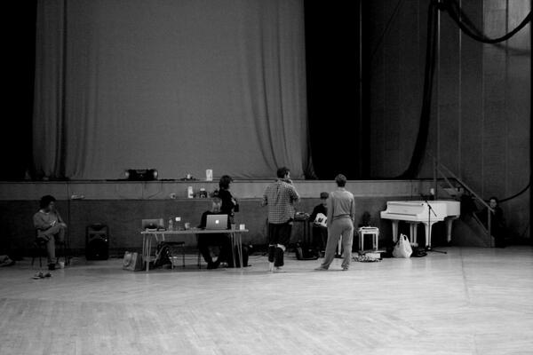 probeproject's tweet photo. @GreenwichDance at work with my amazing team of collaborators #runningonempty. See http://t.co/LuakUpZiPd http://t.co/dH5xKDN9sz