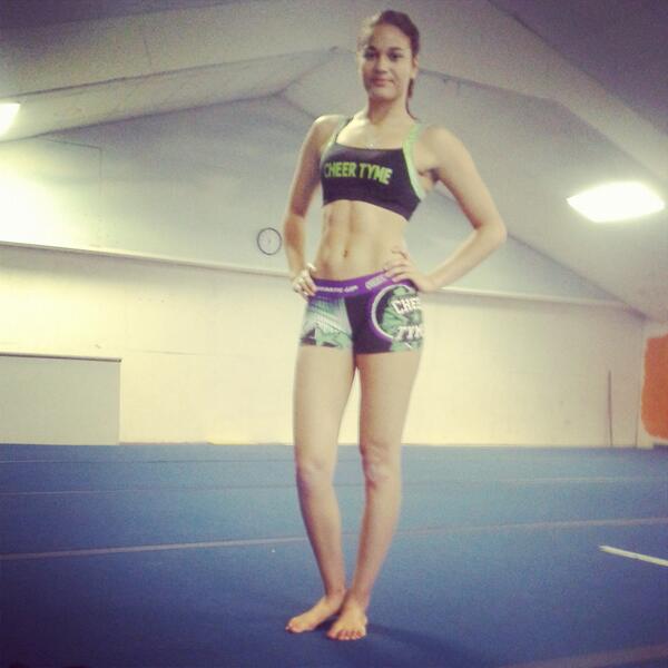 jacksonkiarra's tweet photo. Cheer flow (; http://t.co/rvMhxkttb2