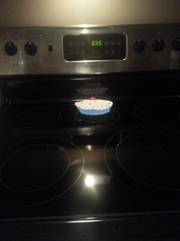 HollyKB55's tweet photo. Who needs a man!?!? I fixed the stove myself! Yeah! #girlpower ;) http://t.co/66NoJAifQ3