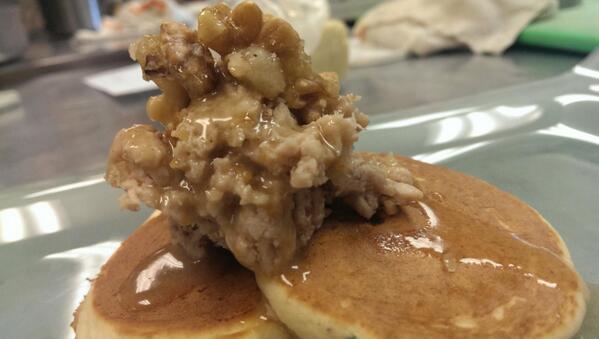 Chef_Russell's tweet photo. Savory garlic&amp;rosemary pancakes w/ maple chicken salad(no mayo)Topped w/ candied walnuts &amp; maple syrup.#foodporn#food http://t.co/wocMcZywTl