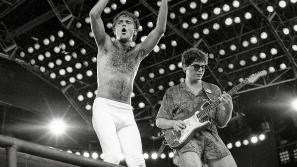 FotosDaHistoria's tweet image. Cazuza no Rock in Rio quando ainda fazia parte do grupo Barão Vermelho.