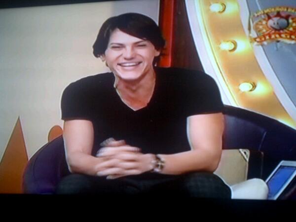 AliDavidfans's tweet photo. Estamos en vivo @AliDavidD @loscirqueros http://t.co/7aWQlnH8i9