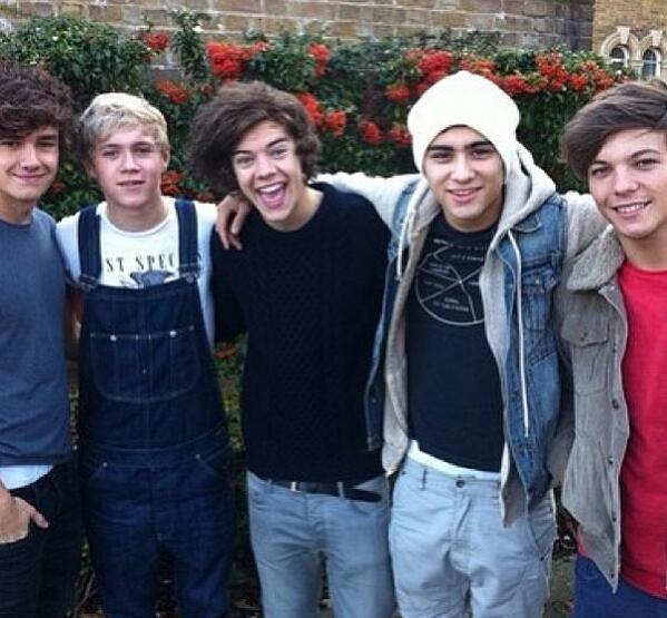 zourrytho_'s tweet photo. fetus one direction makes my heart cry 

#EMABiggestFans One Direction http://t.co/WNdV9Ye8Vk