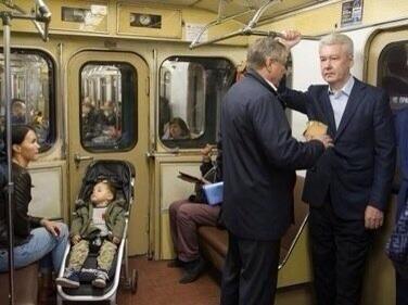 alexpl58's tweet photo. Перед выборами Собянин показал как близок он к простым смертным http://t.co/BoWlxiNKxo