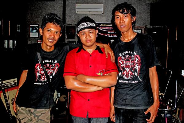 Wktu om Sulton msh muda "<a href="/FakhruoutSIDer/">FAKHRUDDIN</a>: Happy 4th anniversary <a href="/Tegal_Outsiders/">OutSIDers Tegal</a> cc: @stoner_alone "