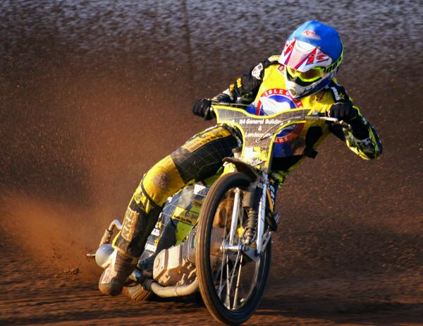 Ian Groves tweet media