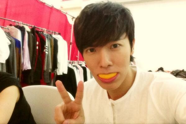 doonghae8610115's tweet photo. I'm gonna go to Taco ^^ so hungry!! Taco# http://t.co/YupX7SZzGg
