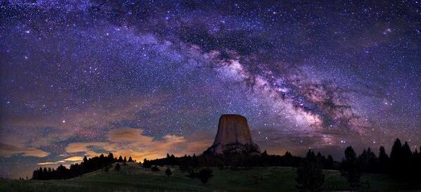 SpacePornx's tweet photo. The Milky Way and Devil's Tower. An eerie combination, the origin of the tower is debated between scientists. ` http://t.co/OTq0jN2xV5