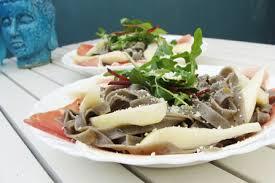 Het motto voor Ruinerwold Peregoed: 'Serveer Peer'!