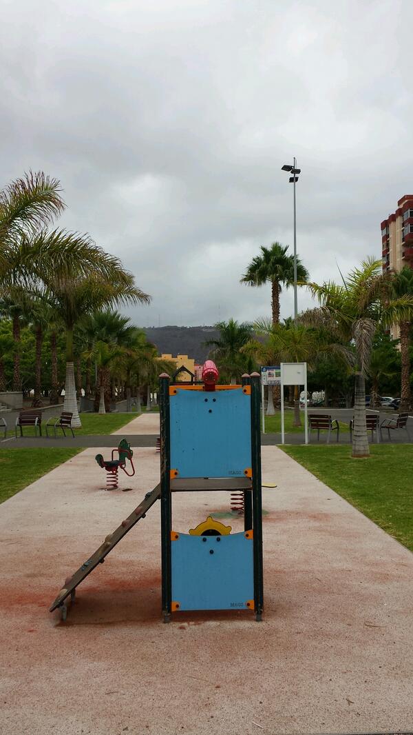 taamah's tweet photo. Que dia mas asqueroso hoy por aquí http://t.co/PlHJCc82fb